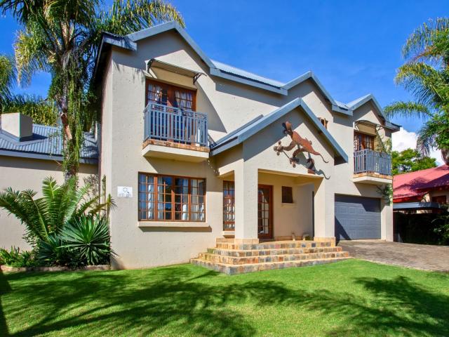 About Purple Gecko & Green Chameleon Guesthouses in Lydenburg
